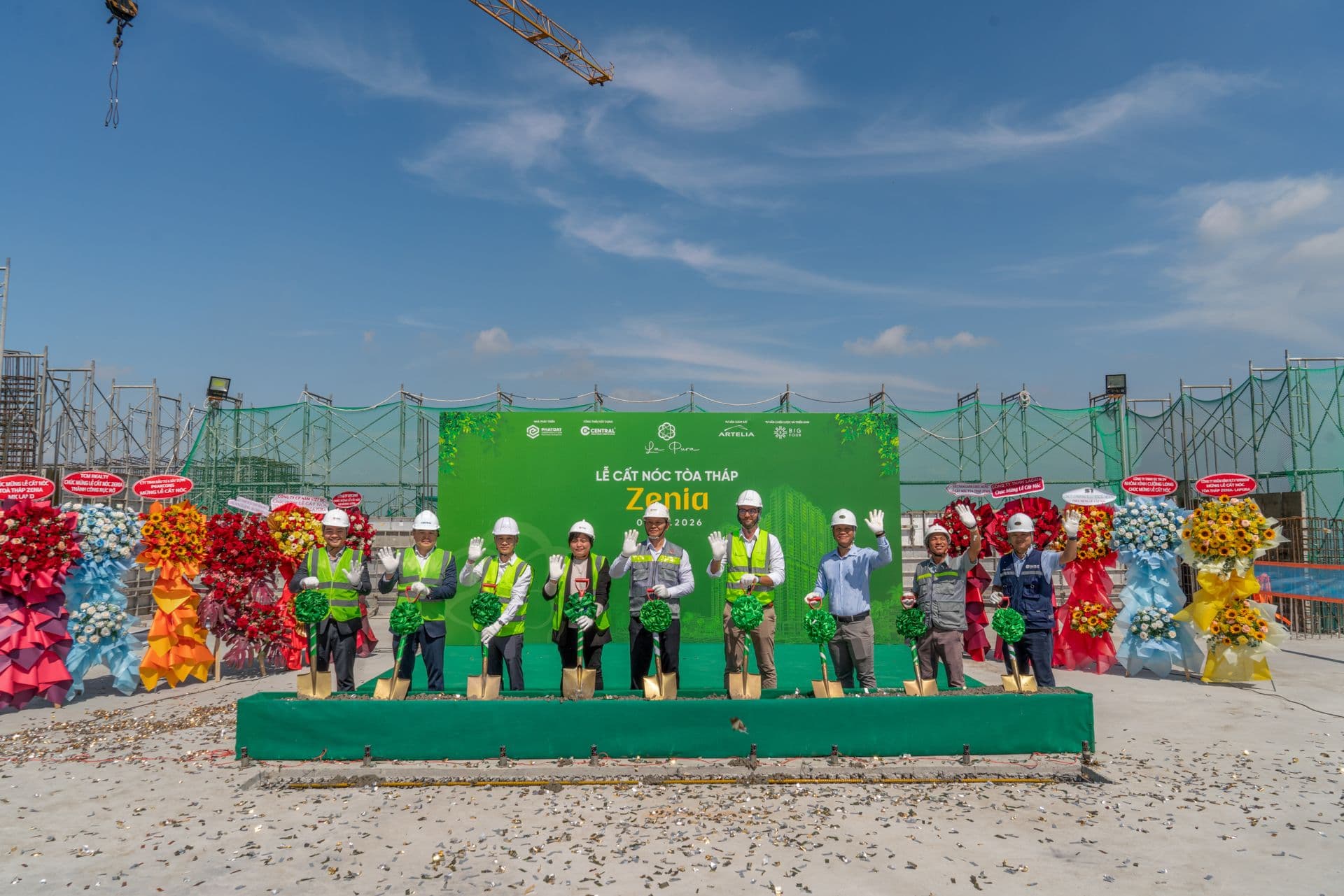 Cất nóc toà tháp Zenia 